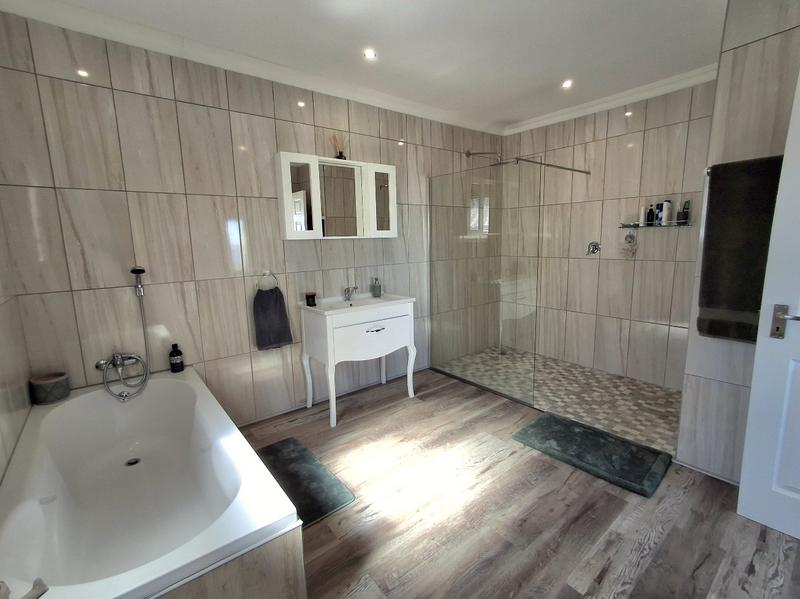 4 Bedroom Property for Sale in Da Gama Bay Western Cape